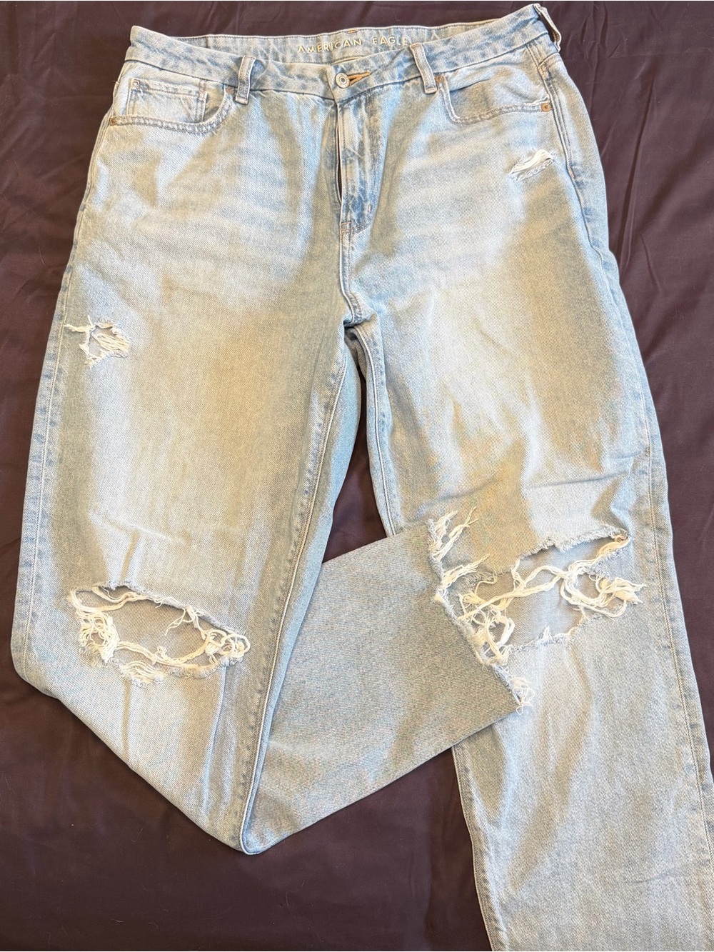 AE STRIGID CURVY RIPPED MOM JEAN